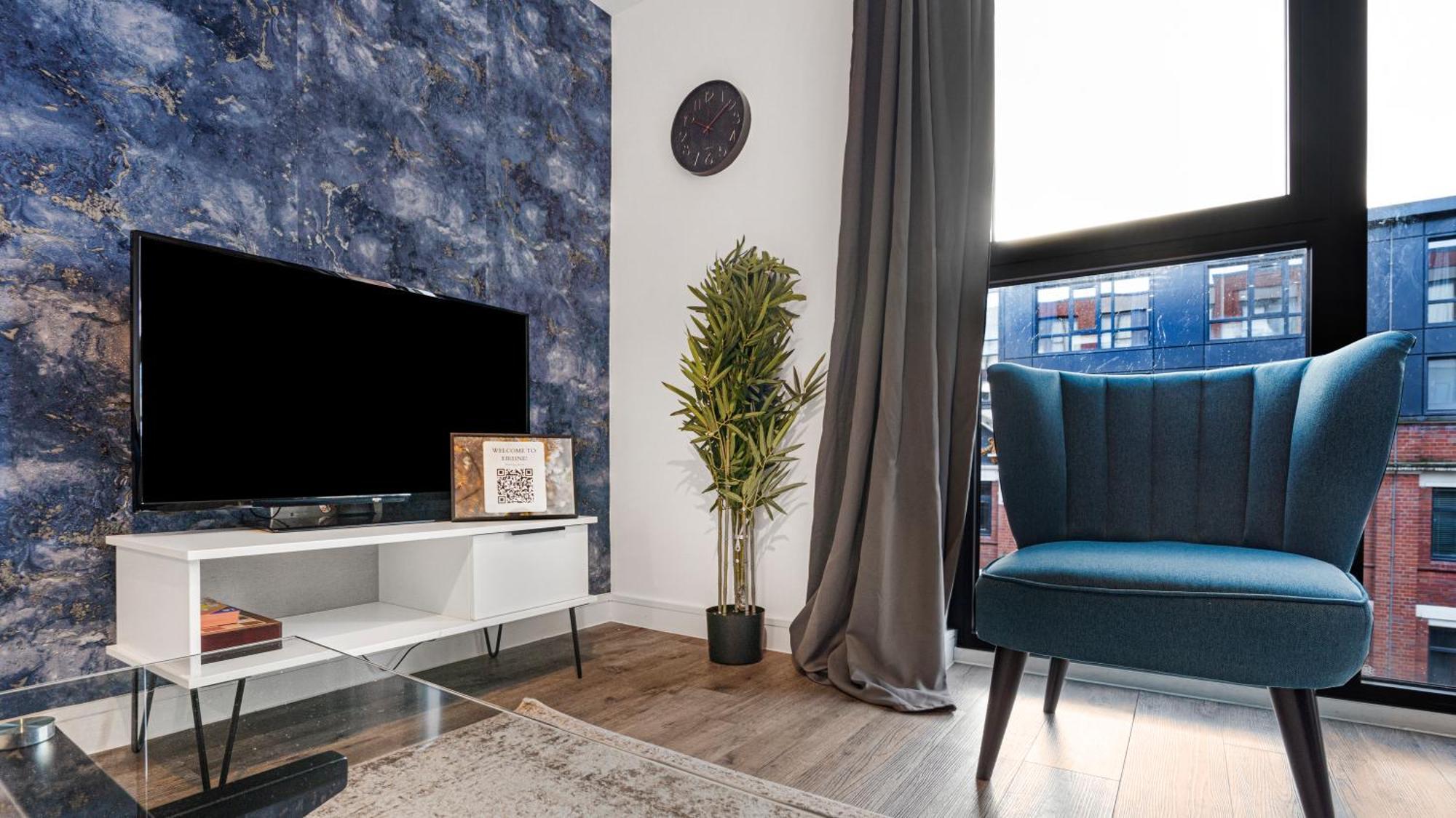 Oceanic Bliss: 2 Bed 2 Bath + Free Park + Netflix Apartment Birmingham Bagian luar foto