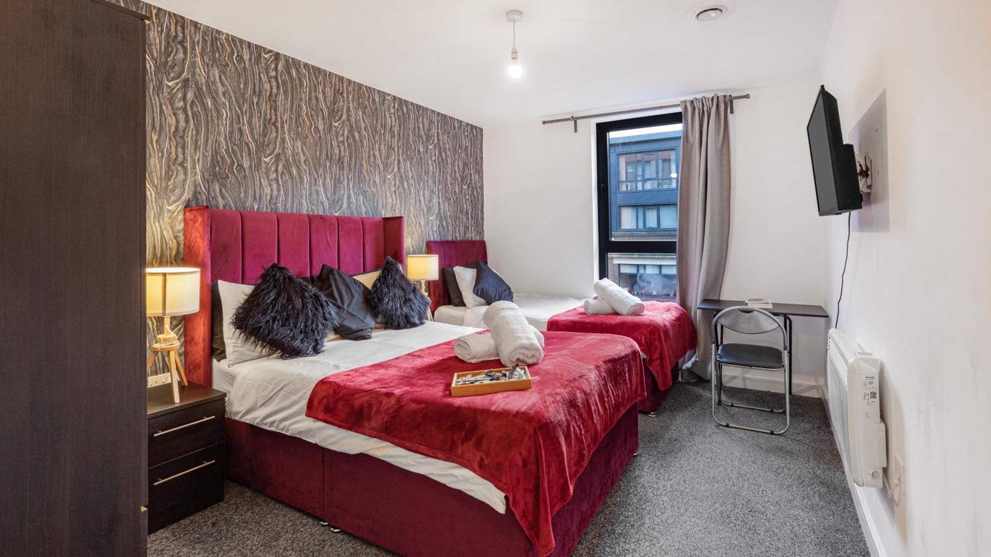 Oceanic Bliss: 2 Bed 2 Bath + Free Park + Netflix Apartment Birmingham Bagian luar foto