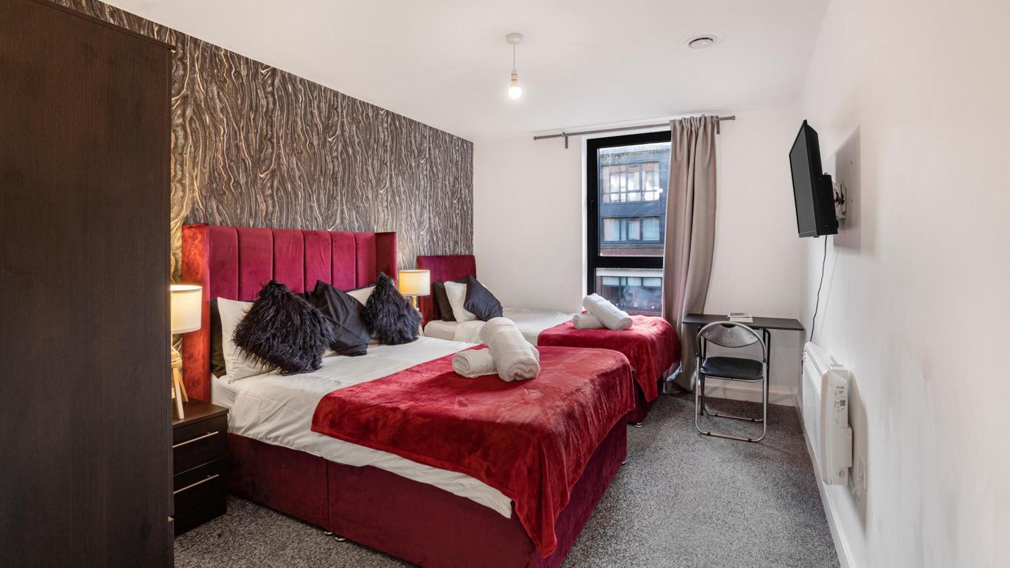Oceanic Bliss: 2 Bed 2 Bath + Free Park + Netflix Apartment Birmingham Bagian luar foto