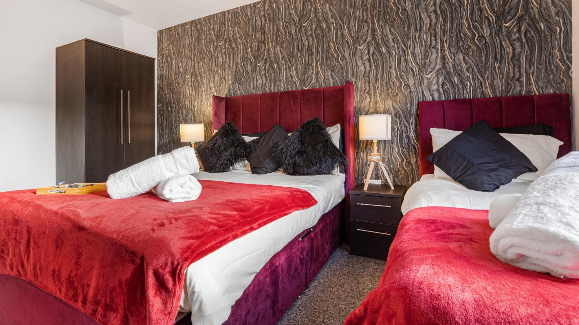 Oceanic Bliss: 2 Bed 2 Bath + Free Park + Netflix Apartment Birmingham Bagian luar foto